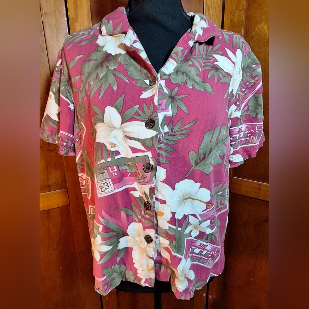 ISLAND TRADERS Red and Green Casual Button Down Shirt with Vibrant Floral Design